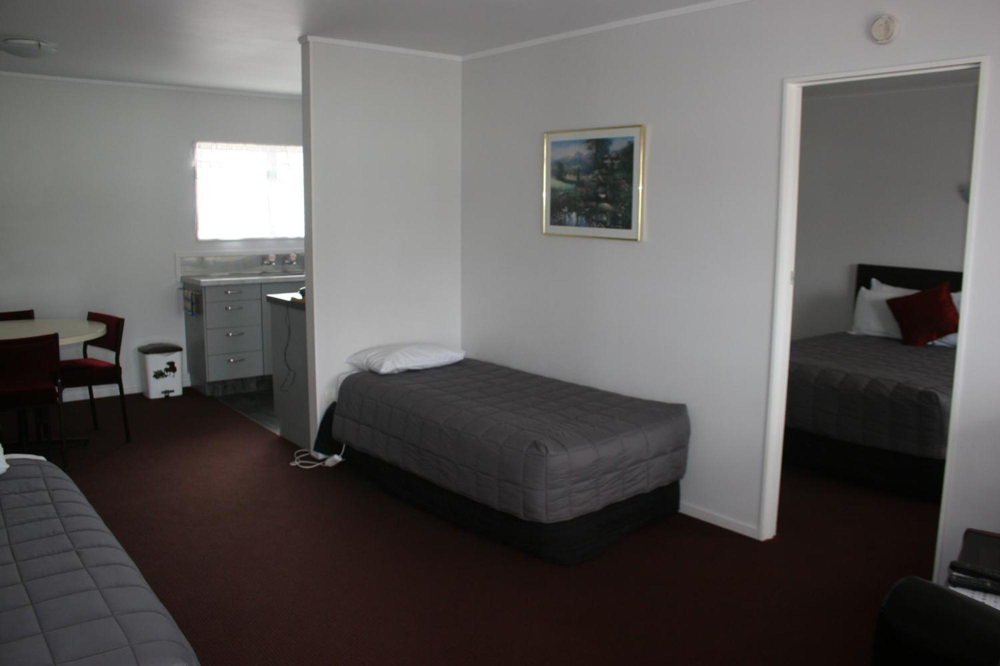 Burgundy Rose Motel Уангарей Екстериор снимка